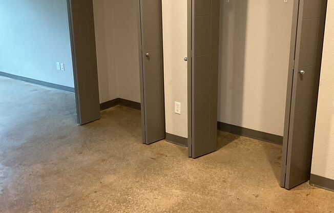 Studio, 1 bath, 735 sqft, $1,375, Unit 117