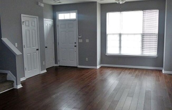 3BR/2.5BA Townhome in Cobblestone Cove, Move In Ready - Paint and Flooring is new