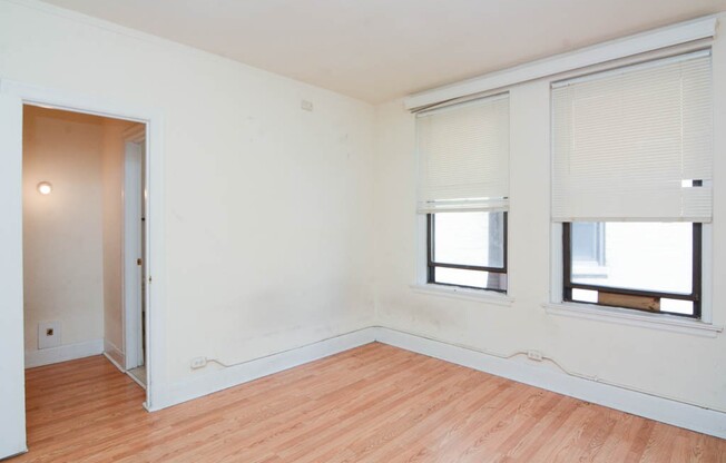 3335 Diversey