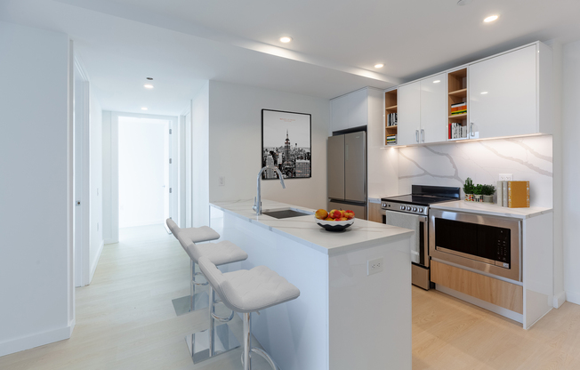 3 beds, 2 baths, $4,216, Unit 4-L