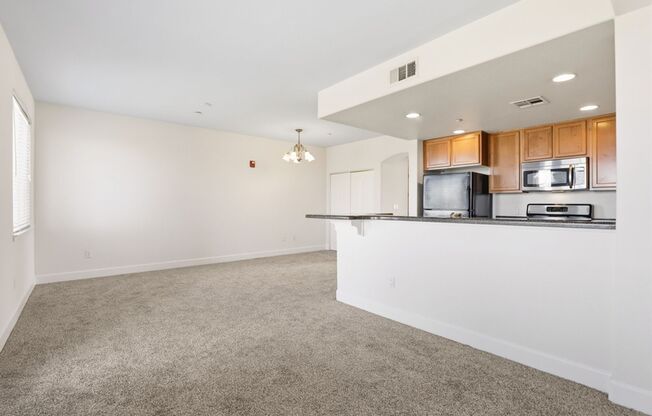 1 bed, 1 bath, 812 sqft, $2,165, Unit 1014