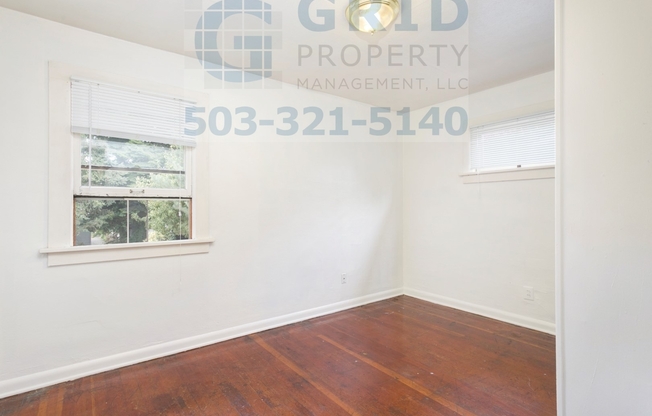 Charming 2 Bedroom Bungalow Available in Northeast Portland!