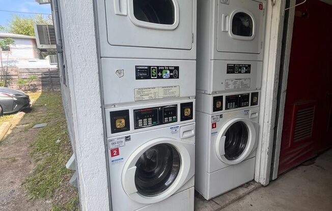 Studio, 1 bath, 400 sqft, $945, Unit 206