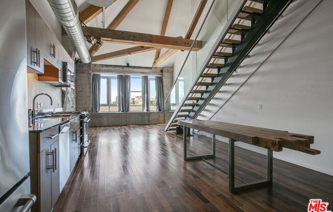 1 bed, 1 bath, 1,300 sqft, $4,000, Unit 529