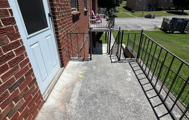 2 beds, 1 bath, 903 sqft, $1,240, Unit G-4