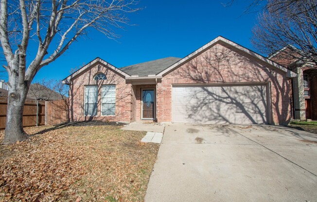Beautifully-crafted 4/2/2 in great neighborhood close to parks and shops!