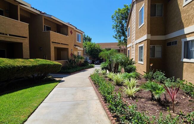 2 beds, 1 bath, 925 sqft, $2,300, Unit 042