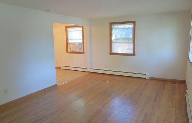 2 beds, 1 bath, 850 sqft, $1,299, Unit 5806-3 Russett