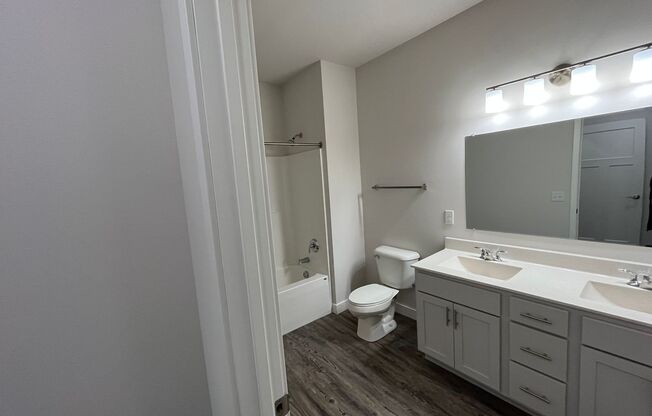 3 beds, 3.5 baths, 2,139 sqft, $2,415, Unit Lime 319