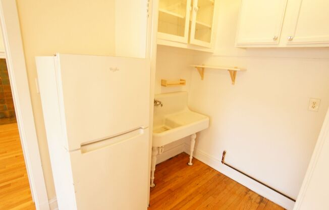 1 bed, 1 bath, 908 sqft, $2,195, Unit 2426-1W