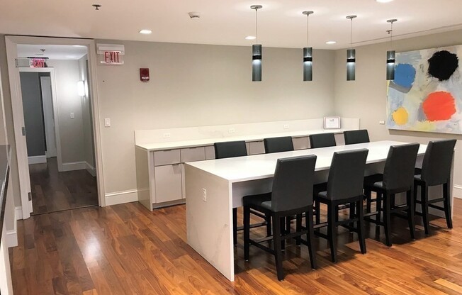 Studio, 1 bath, 610 sqft, $3,200, Unit 807