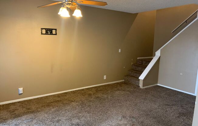 Wonderful 2 bedroom 1.5 bath unit in Chandler -- COMING SOON