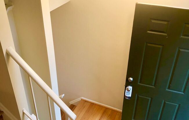 Spacious 2 Bedroom & Den EOG Townhome in Ellicott City!
