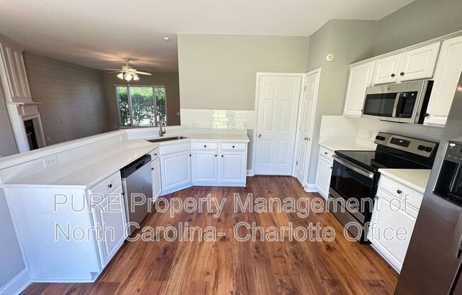 10414 ROUNDLEAF DR
