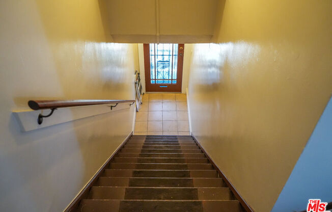 1353 W 49 ST