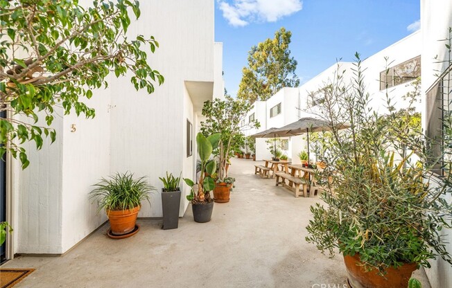 2500 ABBOT KINNEY BLVD