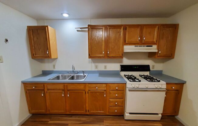 1 bed, 1.5 baths, $859