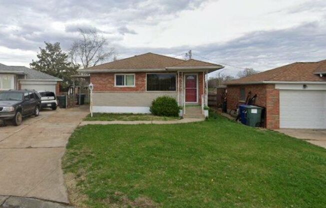 2 Bed 2 Bath house with BONUS room in basement!