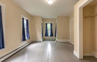 3 beds, 1 bath, 1,300 sqft, $1,799, Unit 4