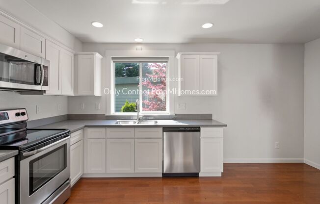 2 beds, 1.5 baths, $1,949, Unit 7712 SE Washington Street