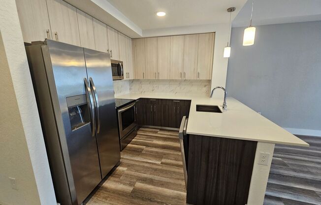 1 bed, 1 bath, 727 sqft, $2,165, Unit 441-4204