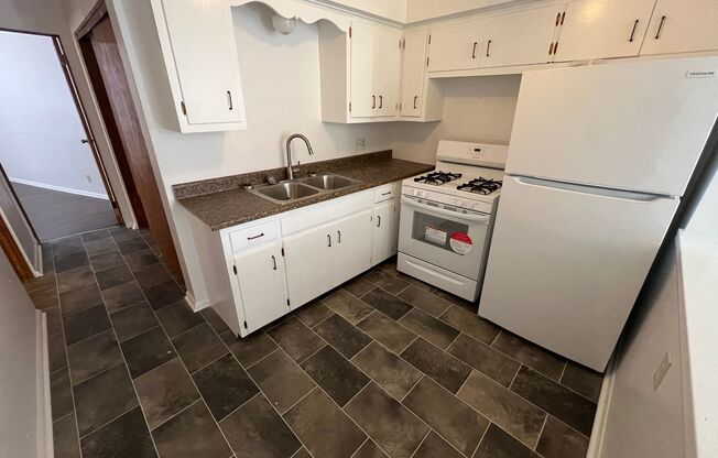 1 bed, 1 bath, $795, Unit #51