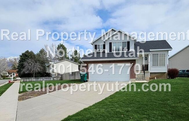 2 Bedroom 2.5 Bath Home in Harrisville Available!