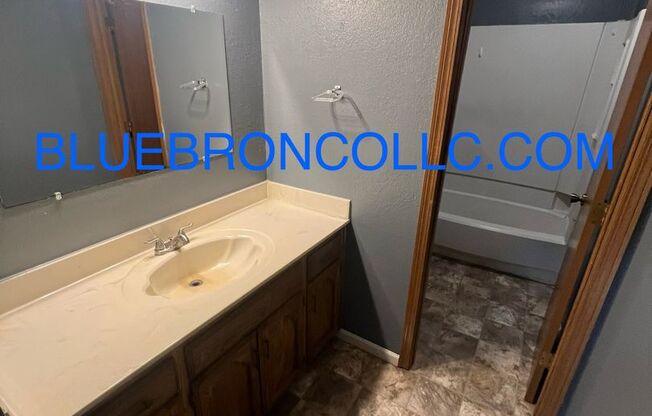 3 beds, 1.5 baths, $1,199, Unit 508