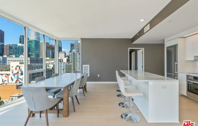 2 beds, 2 baths, 1,300 sqft, $4,300, Unit 1001