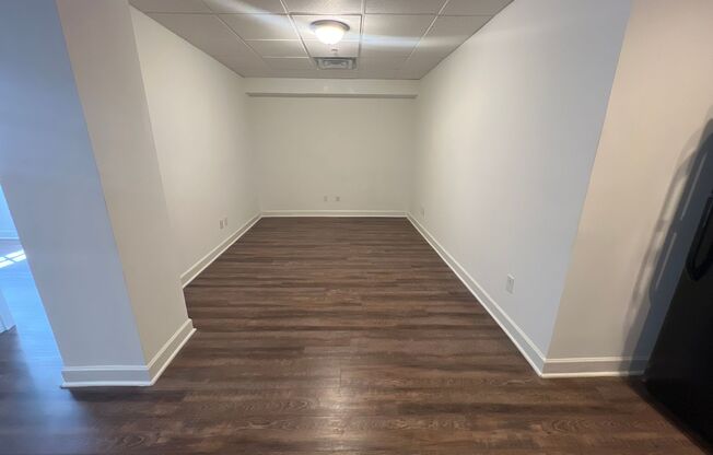 AVAILABLE NOW! One bedroom apartment just steps away from UGA!