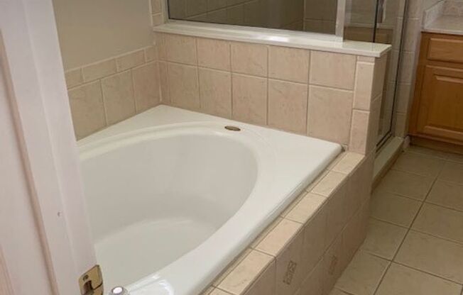 Beautiful 4/2 home in Lovely Venetian Bay Gated Community