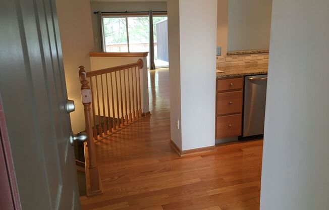 Adorable 2 bed 2 bath in Forest Hills District