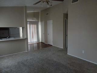 2 beds, 1 bath, 818 sqft, $850, Unit B