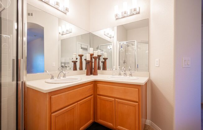 3 beds, 2 baths, $1,600, Unit # 274