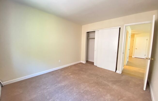 2 beds, 1 bath, $1,400, Unit 207
