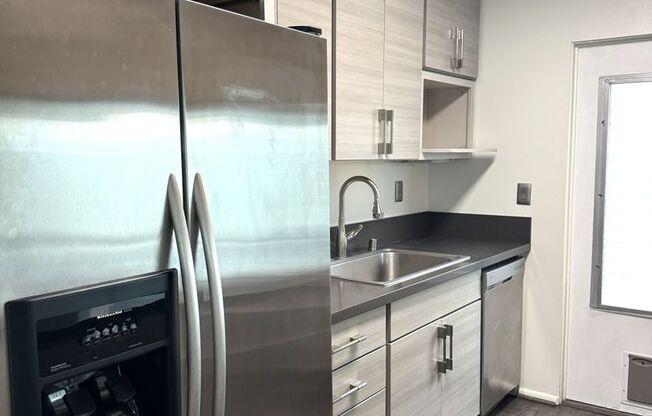 Koko Isle Circle - Renovated 3 bedroom, 2.5 bath townhome with carport