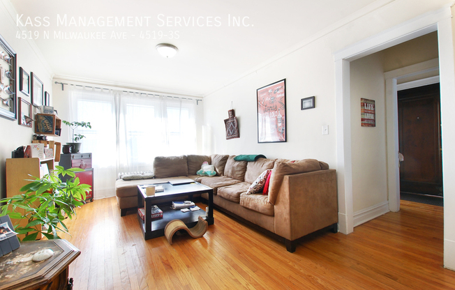 4519 N MILWAUKEE AVE