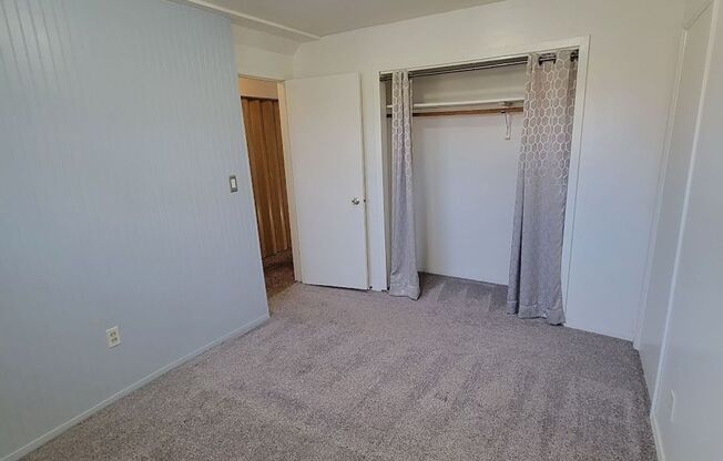 2 beds, 1 bath, 872 sqft, $1,200, Unit Unit 2