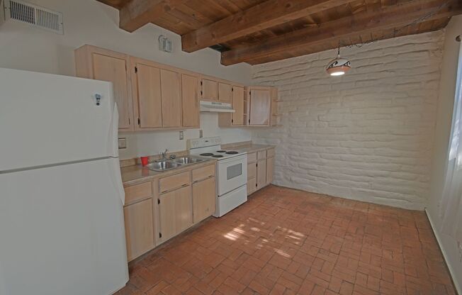 2 beds, 1 bath, $1,000, Unit B