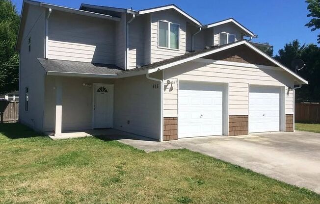 3bed/2.5 bath home available NOW!