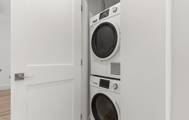 2 beds, 2 baths, 800 sqft, $3,000, Unit 305