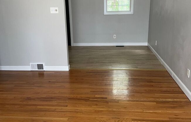 3 BEDROOM, 1.5 BATH IN PENN HILLS - MOVE-IN READY!!