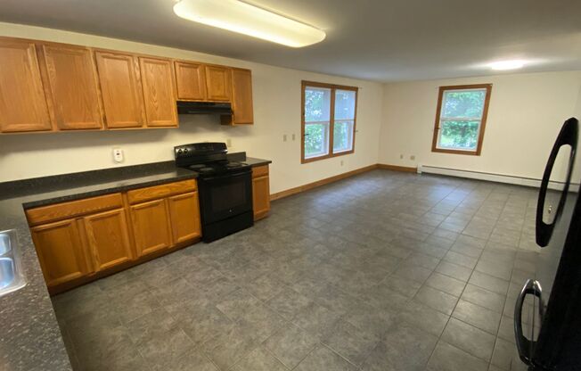 University Student Rental - 4 Bedroom/1 Bath - Heat/hot water included! In unit Laundry