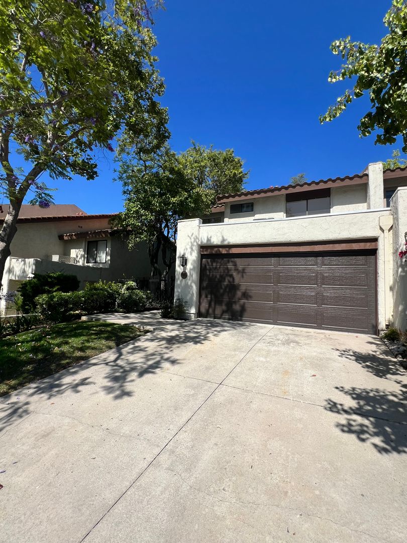 Thousand Oaks - 3 bedroom, 2.5 bath in the Racquet Club Villas