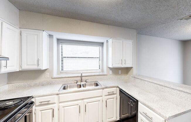 1 bed, 1 bath, 825 sqft, $834