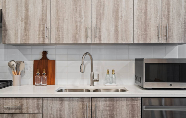 2 beds, 2 baths, 1,075 sqft, $1,670