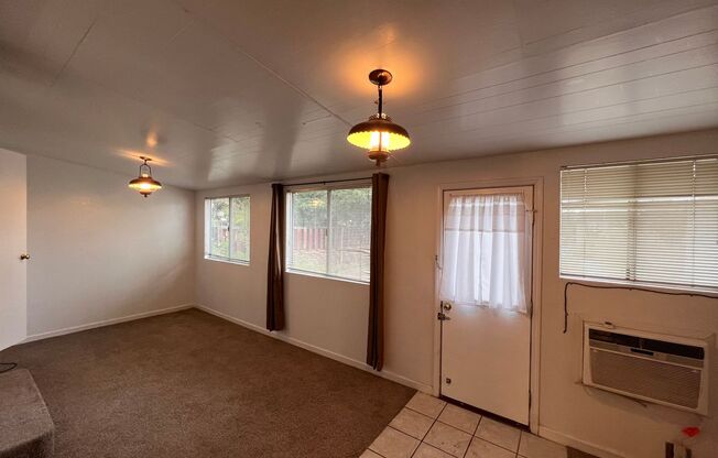 2 beds, 1 bath, $1,400