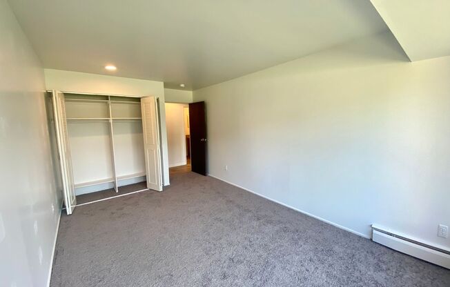 2 beds, 1 bath, 1,000 sqft, $1,295, Unit 105