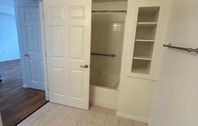 Studio, 1 bath, 418 sqft, $1,350, Unit 1301-215