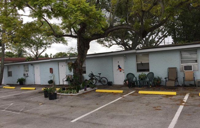 3904 SW 13 CT